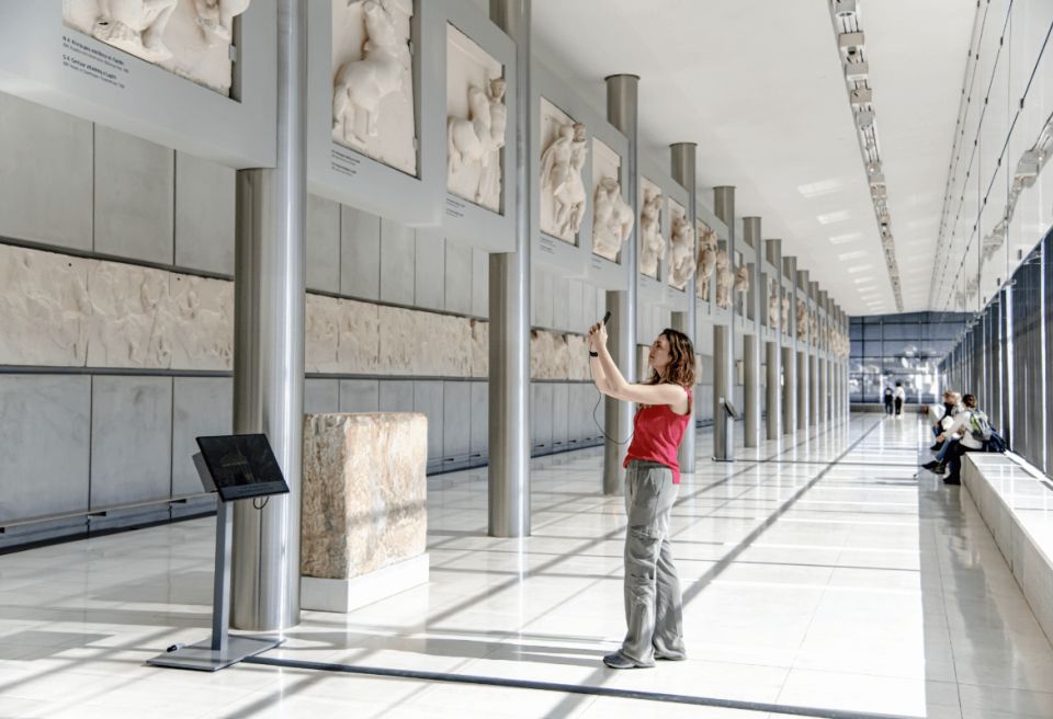 From devices to BYOD: how the Acropolis Museum went to 40,000 users per month with Smartify
